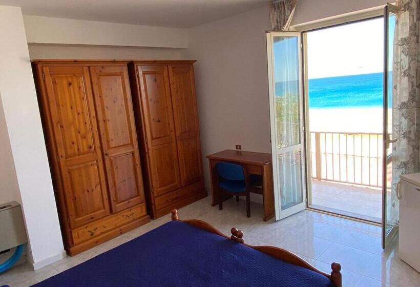 带海景标准四人间, Petit Gourmet