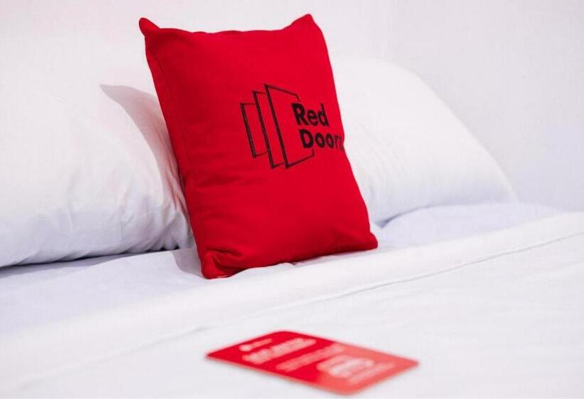 Номер Deluxe, Reddoorz @ Sekip Medan