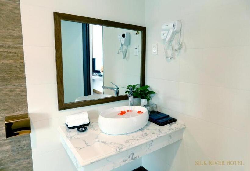 مجموعه ویستا شهر, Silk River Hotel Ha Giang