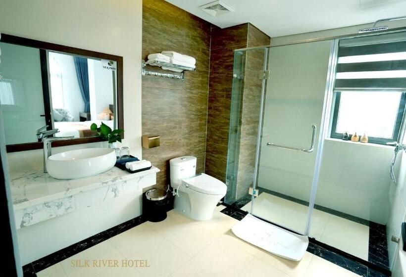 سوئیت با چشمانداز رودخانه, Silk River Hotel Ha Giang