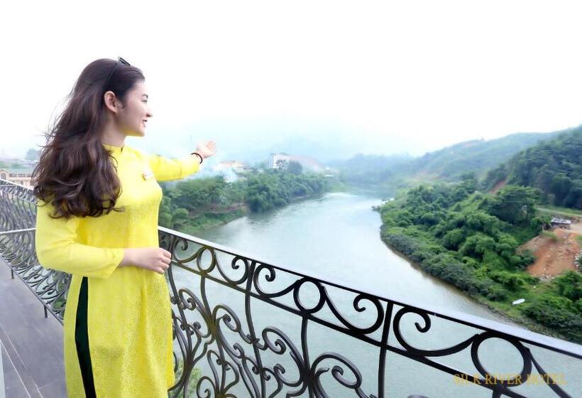 سوئیت با چشمانداز رودخانه, Silk River Hotel Ha Giang