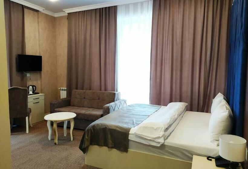 اتاق استاندارد, The Clocktower