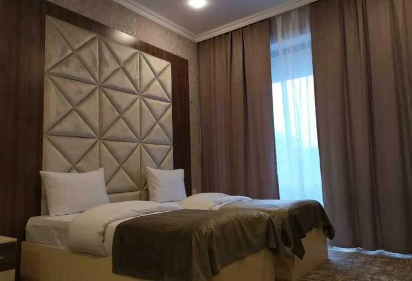 سوییت خانوادگی, The Clocktower