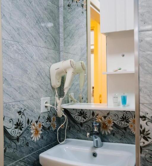 اتاق استاندارد, The Clocktower