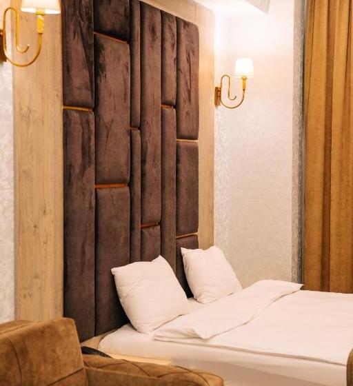 اتاق استاندارد, The Clocktower