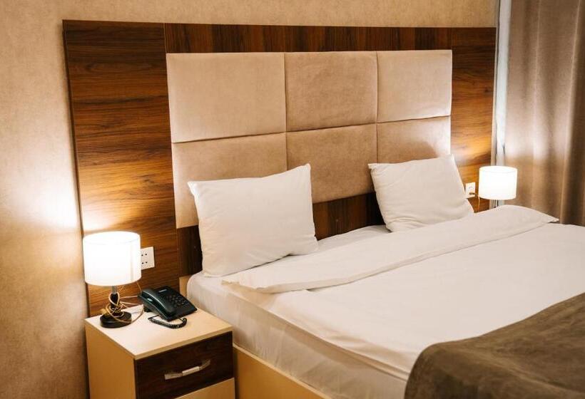 اتاق استاندارد, The Clocktower