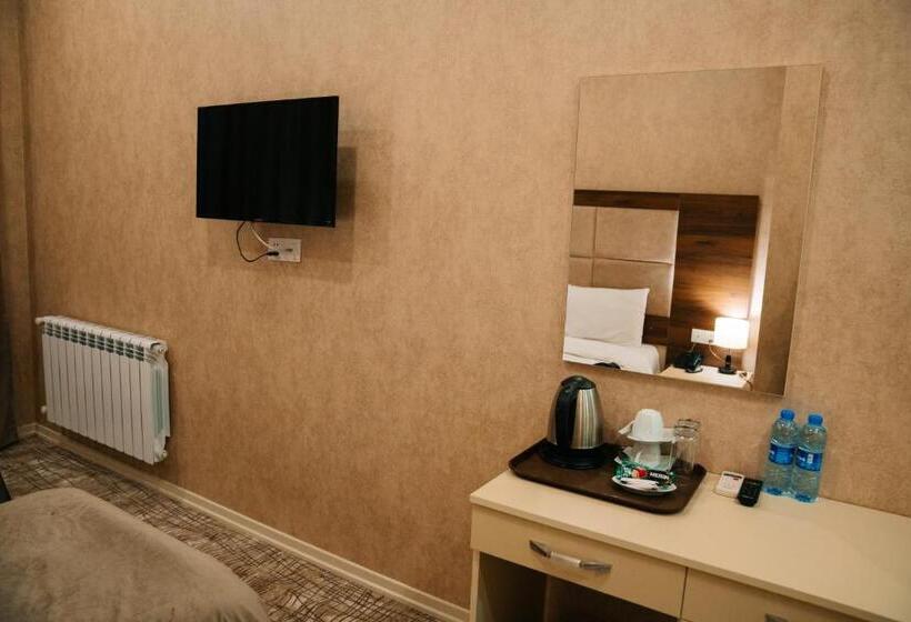 اتاق سوپریور سه تخته, The Clocktower