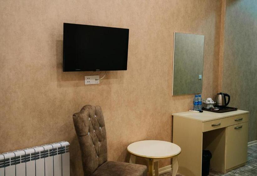 اتاق سوپریور سه تخته, The Clocktower