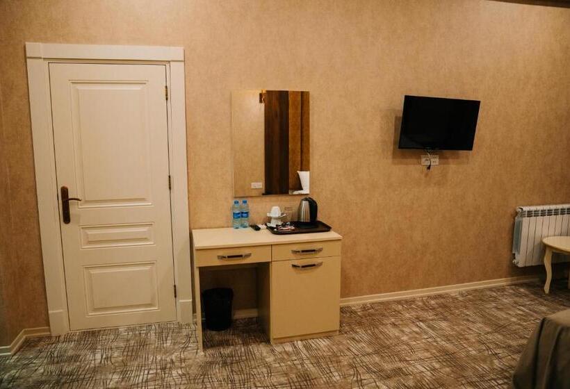 سوییت خانوادگی, The Clocktower