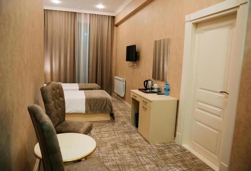 سوییت خانوادگی, The Clocktower