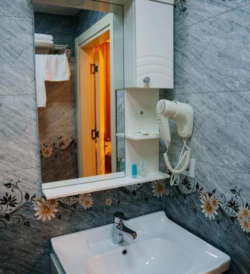 سوییت خانوادگی, The Clocktower