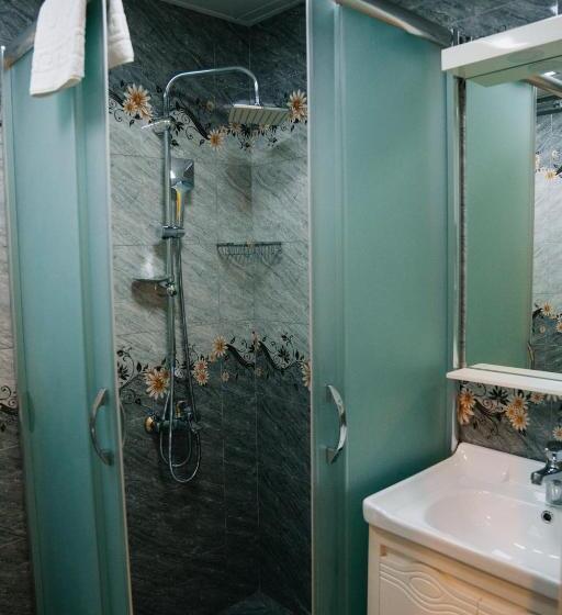 سوییت خانوادگی, The Clocktower