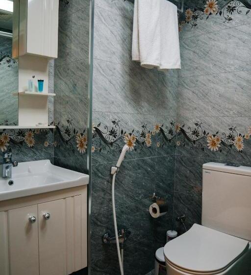 سوییت خانوادگی, The Clocktower