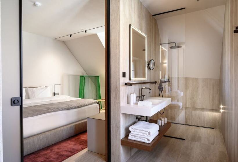 اتاق لوکس, Zlata Ladjica Boutique