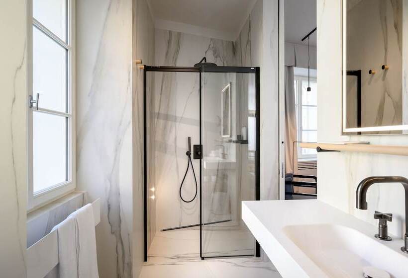 اتاق لوکس, Zlata Ladjica Boutique