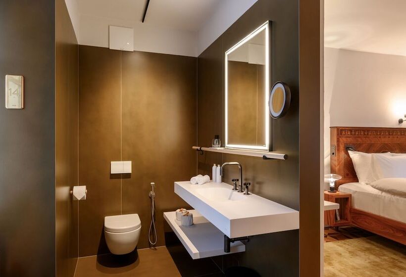 اتاق لوکس, Zlata Ladjica Boutique