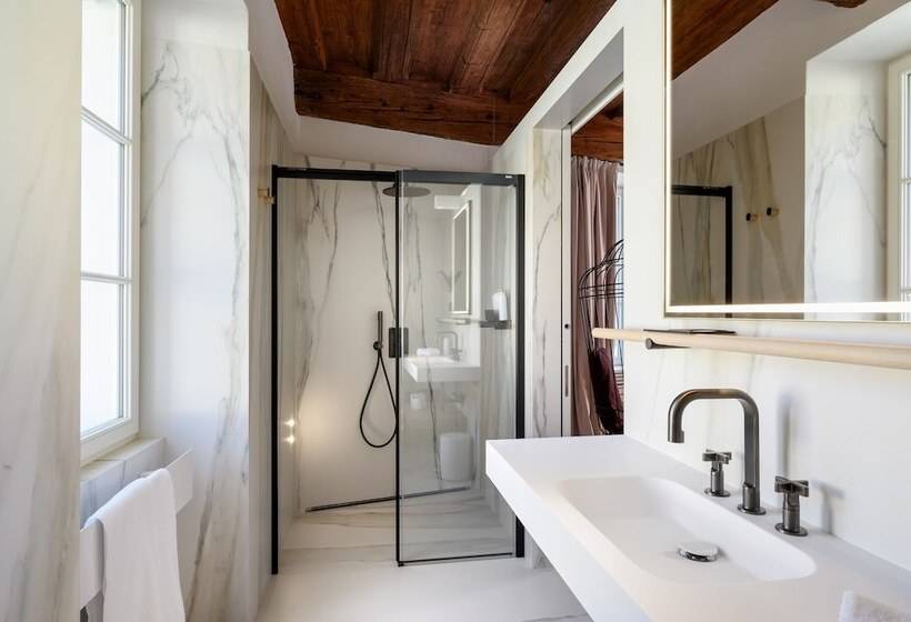 اتاق لوکس, Zlata Ladjica Boutique