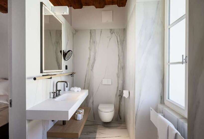 اتاق لوکس, Zlata Ladjica Boutique