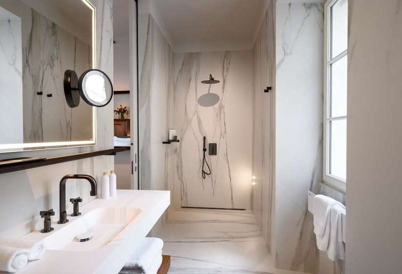 اتاق لوکس با بالکن, Zlata Ladjica Boutique