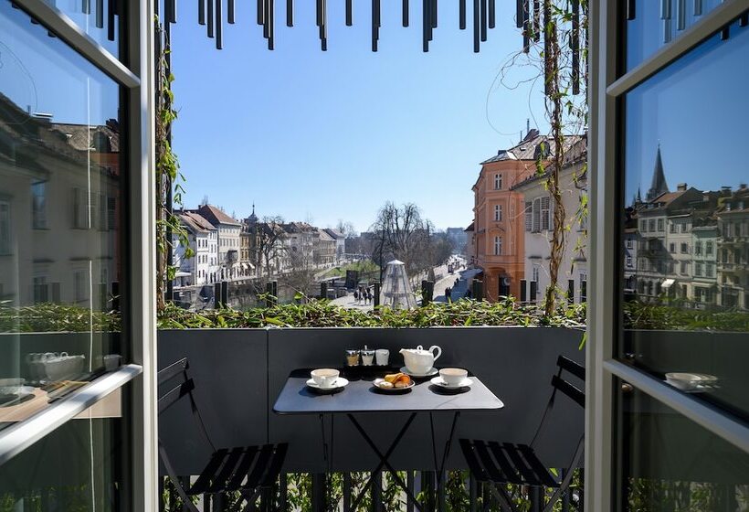 اتاق لوکس با بالکن, Zlata Ladjica Boutique