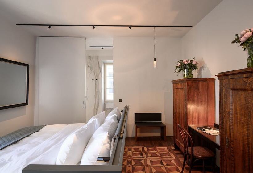 اتاق لوکس با بالکن, Zlata Ladjica Boutique