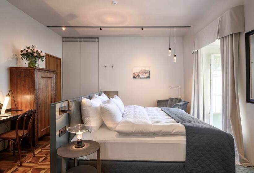 اتاق لوکس با بالکن, Zlata Ladjica Boutique