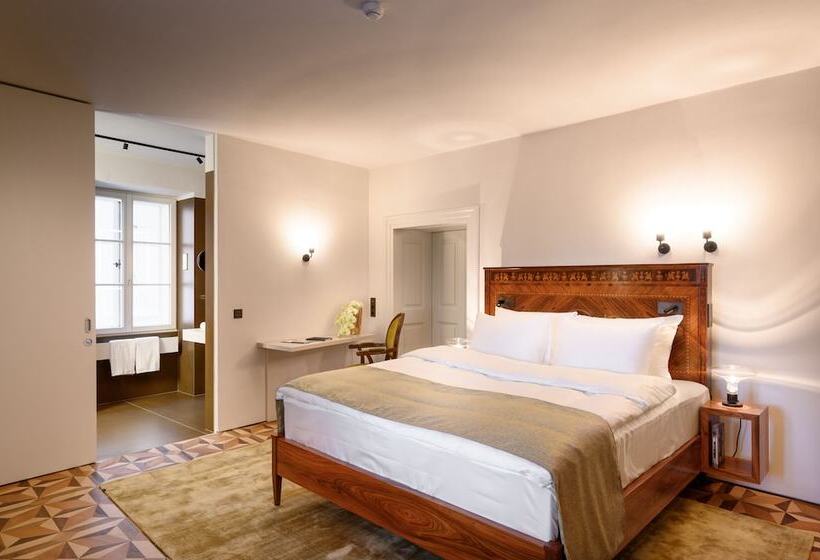 اتاق لوکس, Zlata Ladjica Boutique