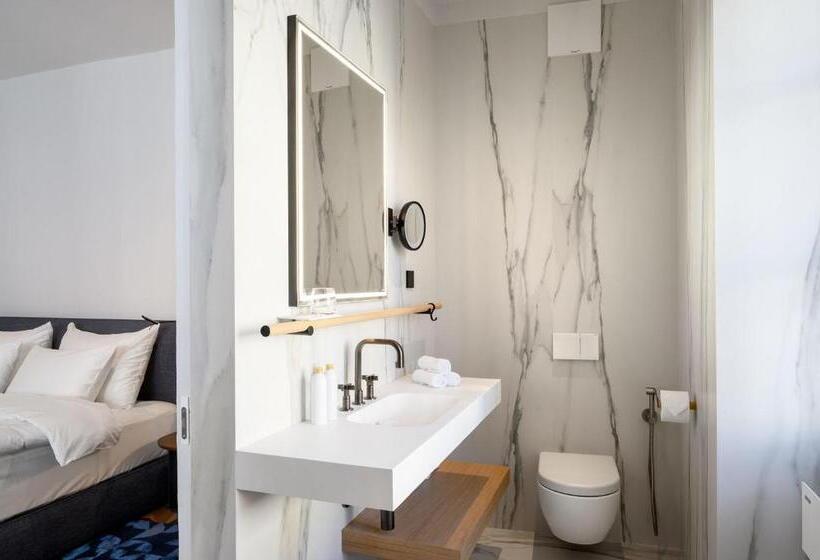 اتاق لوکس, Zlata Ladjica Boutique