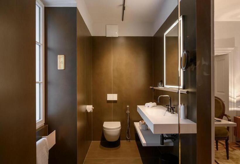 اتاق لوکس, Zlata Ladjica Boutique