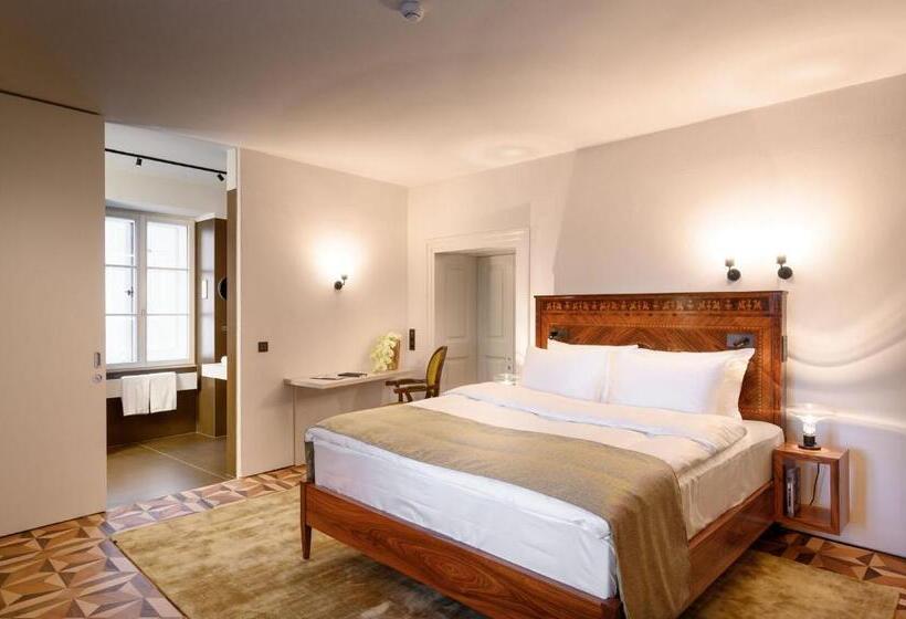 اتاق لوکس, Zlata Ladjica Boutique