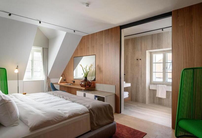 اتاق لوکس, Zlata Ladjica Boutique