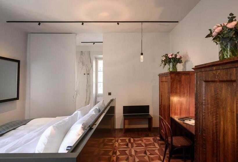 اتاق لوکس با بالکن, Zlata Ladjica Boutique