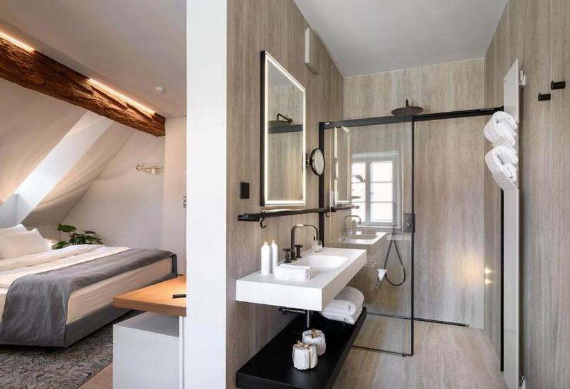 اتاق لوکس, Zlata Ladjica Boutique