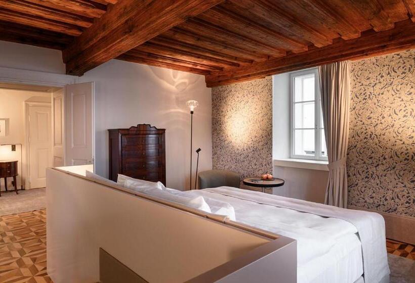 سوییت جونیور, Zlata Ladjica Boutique