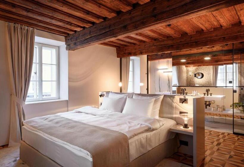 سوییت جونیور, Zlata Ladjica Boutique