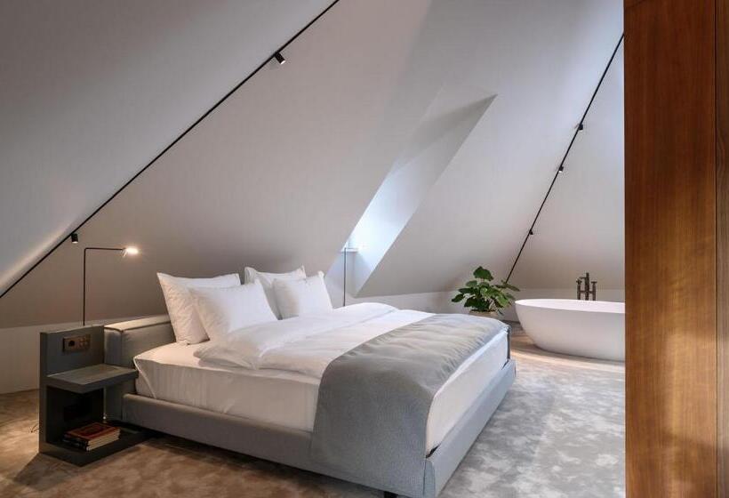 سوئیت پرزیدنت, Zlata Ladjica Boutique