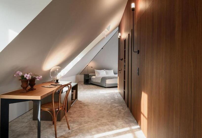 سوئیت پرزیدنت, Zlata Ladjica Boutique