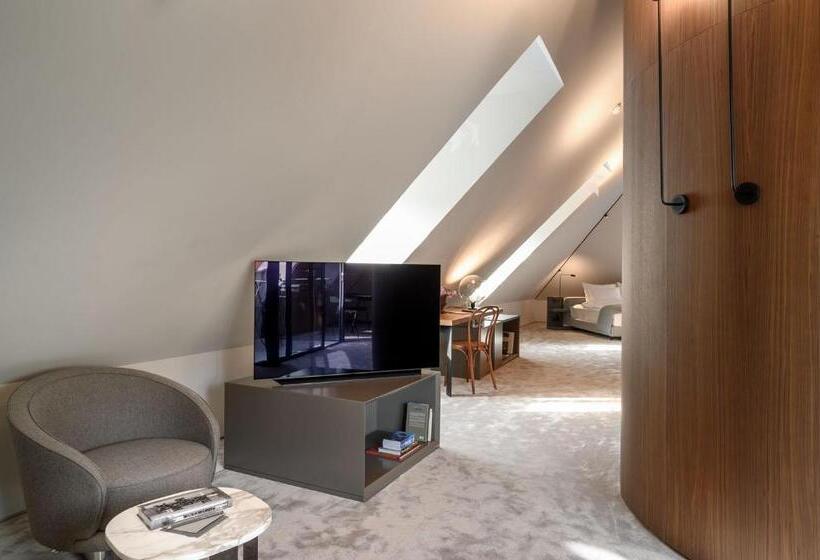 سوئیت پرزیدنت, Zlata Ladjica Boutique