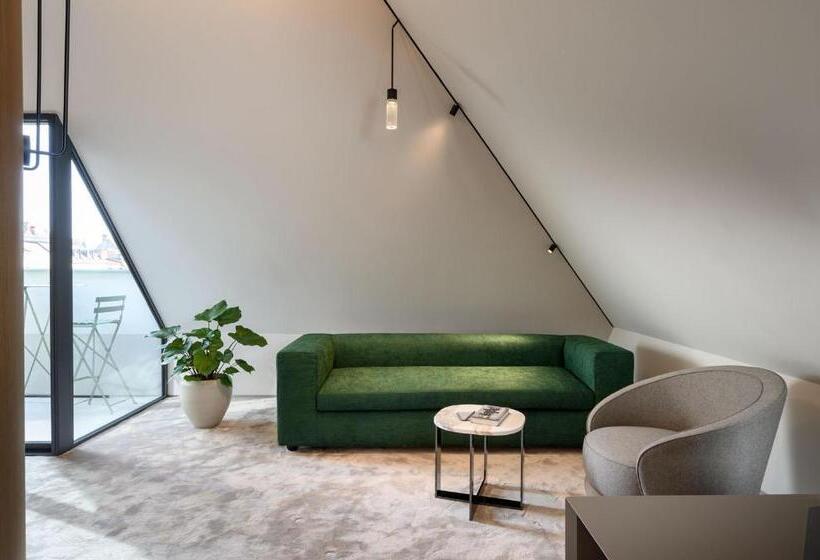 سوئیت پرزیدنت, Zlata Ladjica Boutique