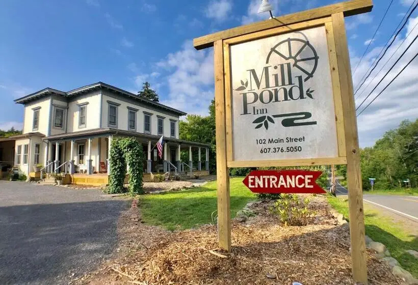 キングサイズベッドのデラックスルーム, Mill Pond Inn
