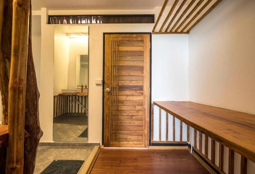 スタンダードバンガロー, Hidden Beach Resort