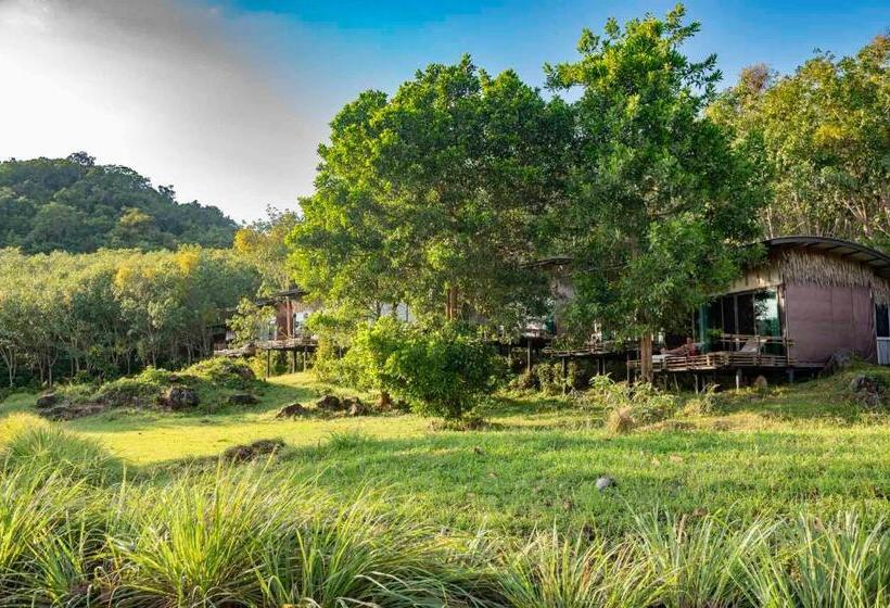 スタンダードバンガロー, Hidden Beach Resort