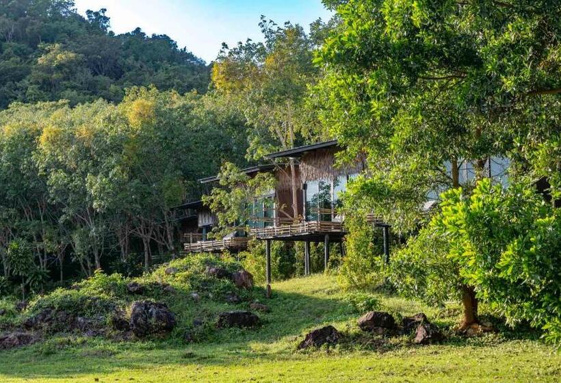 スタンダードバンガロー, Hidden Beach Resort