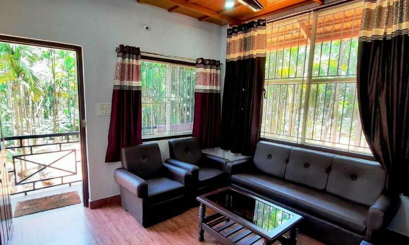 غرفة قياسية ثلاثية مزودة بشرفة, Hosamane Farm Inn