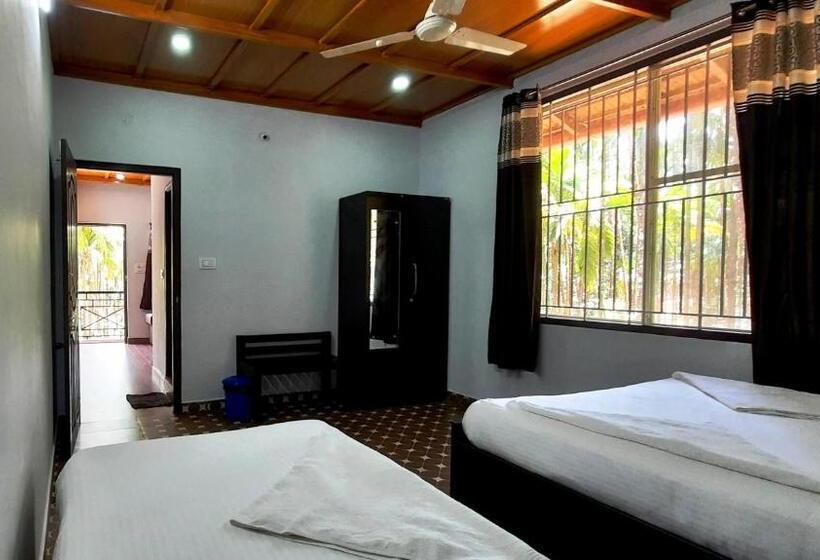 带阳台的三人标准间, Hosamane Farm Inn