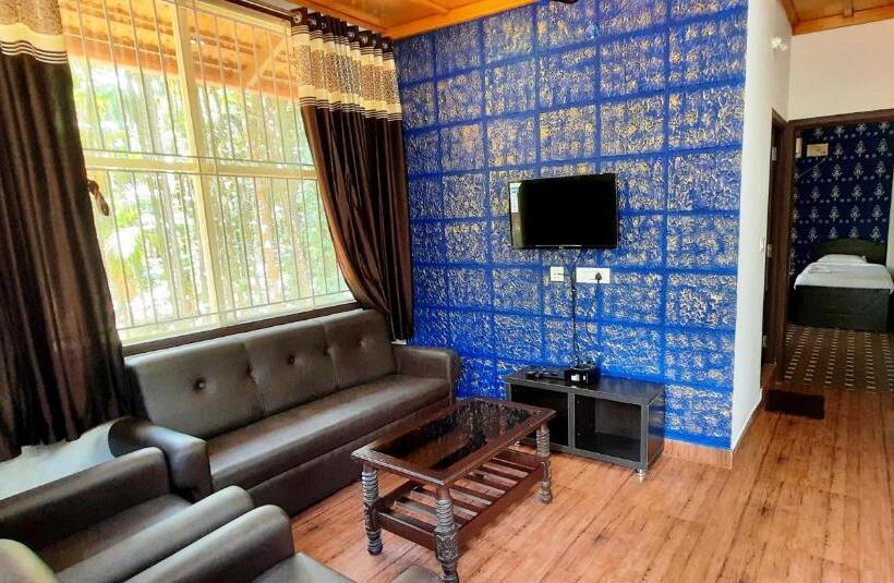 غرفة قياسية ثلاثية مزودة بشرفة, Hosamane Farm Inn