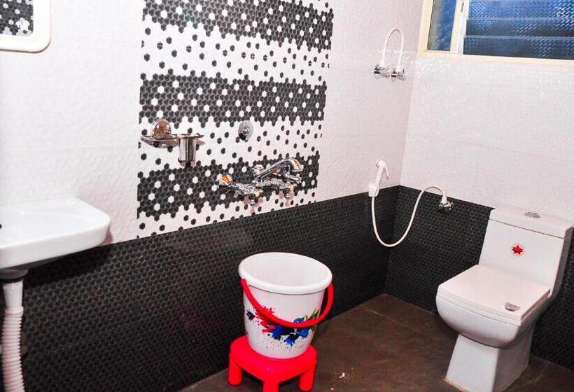 غرفة قياسية ثلاثية مزودة بشرفة, Hosamane Farm Inn