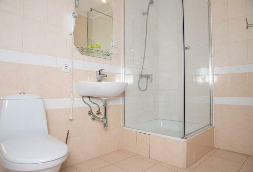 חדר דלוקס, Lubych