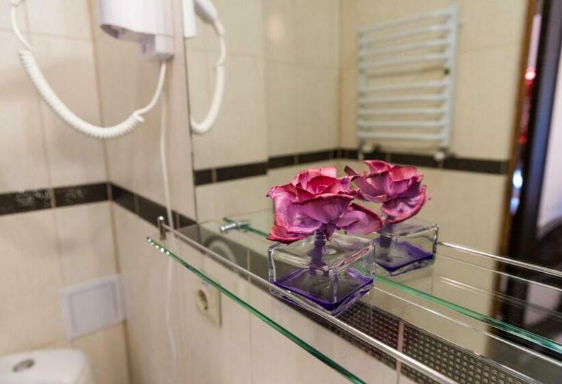 חדר דלוקס, Lubych