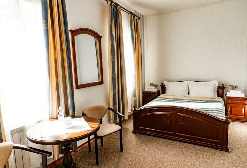 חדר דלוקס, Lubych